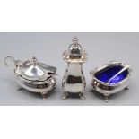 A modern Mappin & Webb three piece silver cruet, Sheffield 1984, 6.