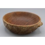 A Robert 'Mouseman' Thompson of Kilburn oak bowl, with carved mouse signature, diameter 16cm,