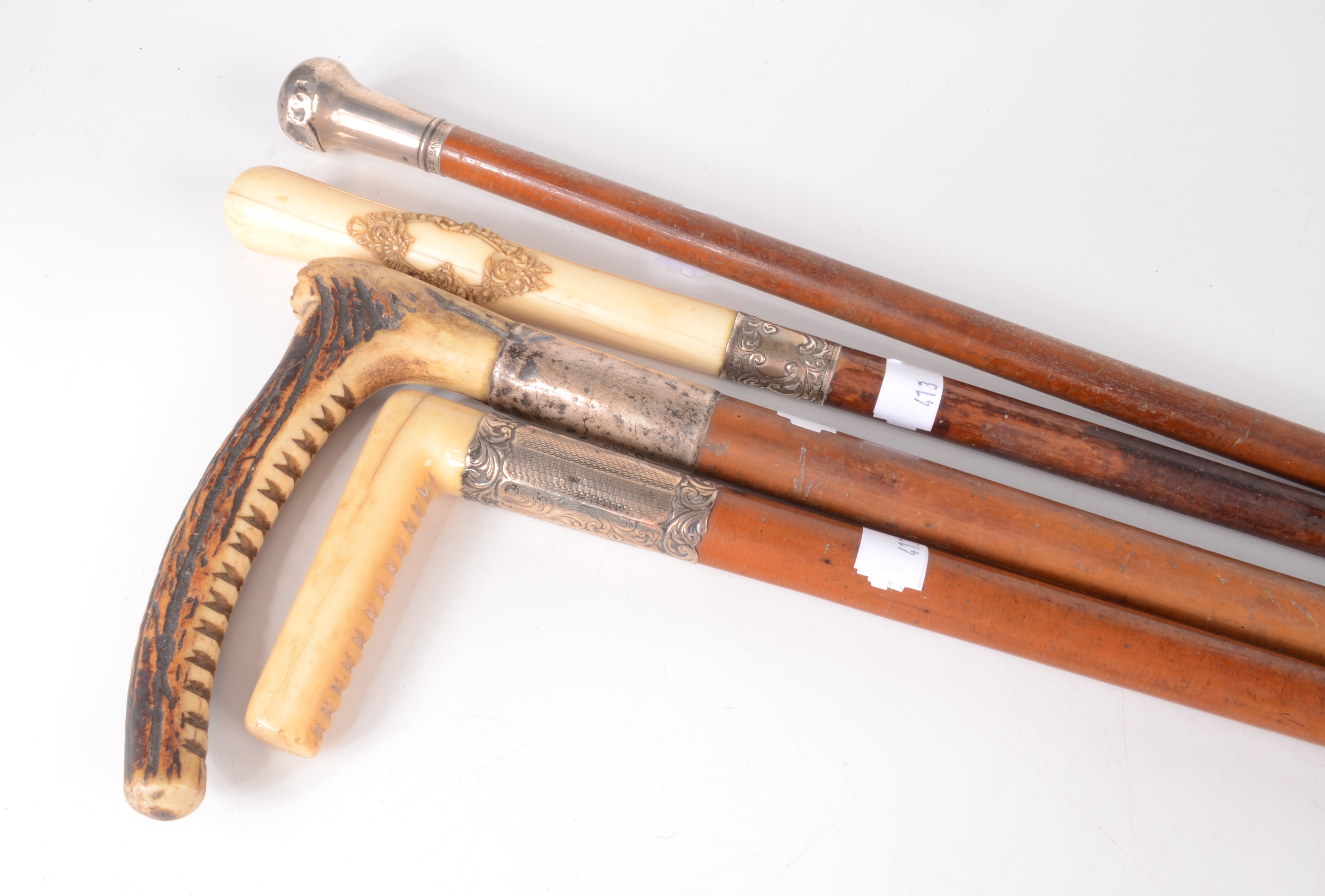An ivory handled and wooden walking cane, 19th century, the handle carved with a floral swag, - Bild 2 aus 2
