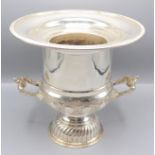 A campana urn silver plated ice bucket, height 25.5cm, diameter 25.3cm.