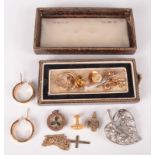 A gold bar brooch and other gold, 17.5g, together with a silver leaf brooch.