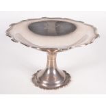 An early George V Mappin & Webb silver cake stand with shaped borders, London 1915, 14.3oz.