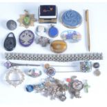 Silver jewellery etc.