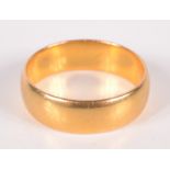 A 22ct gold band, 6.5g.