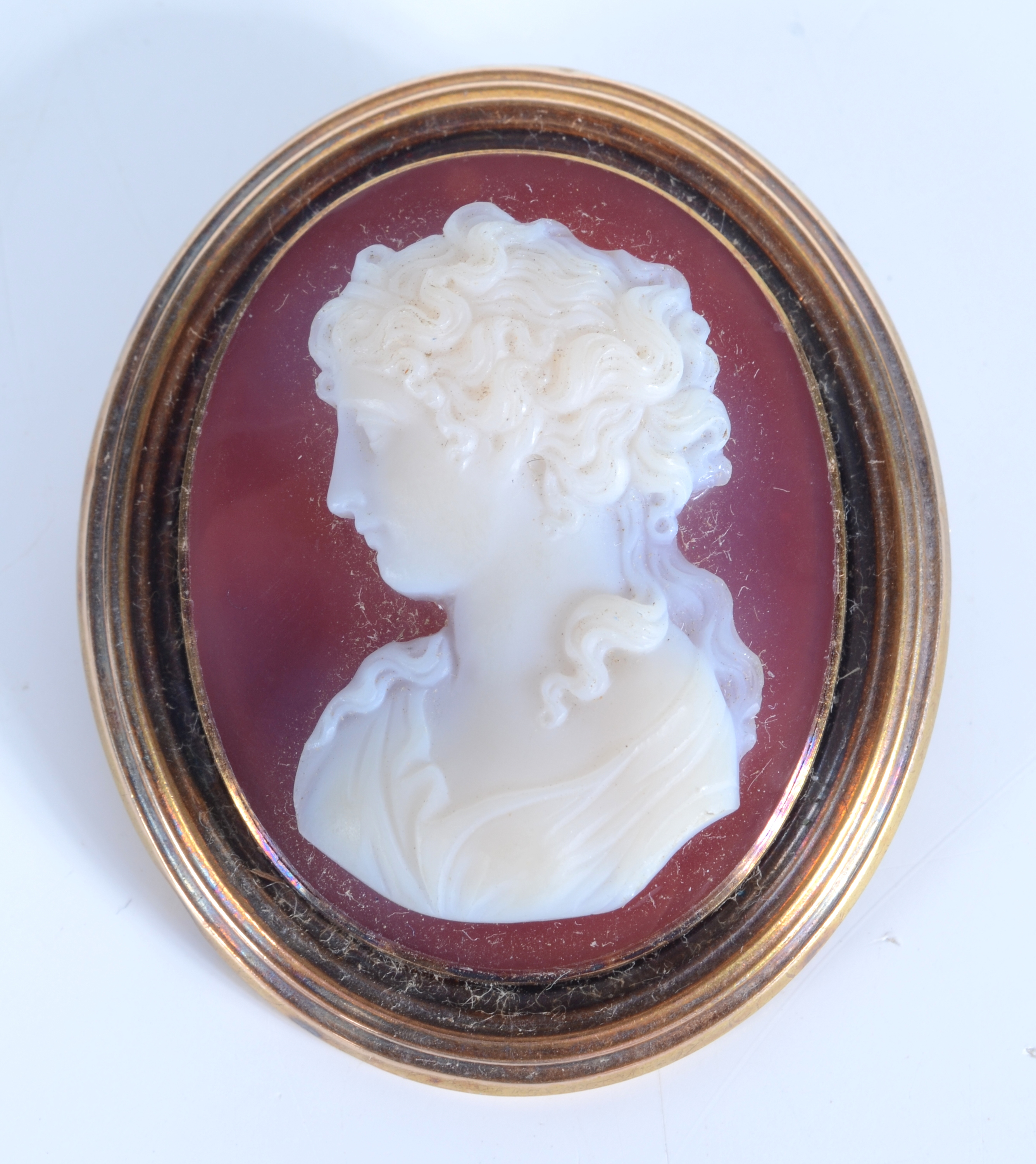 A good carved hardstone cameo in gold brooch mount.