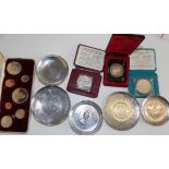 Five silver trays each set a coin, two Israel silver coins, a Canada dollar and a Tonga cased set.