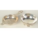 A silver tea strainer and stand by E Silver & Co, Sheffield 1940 3oz.