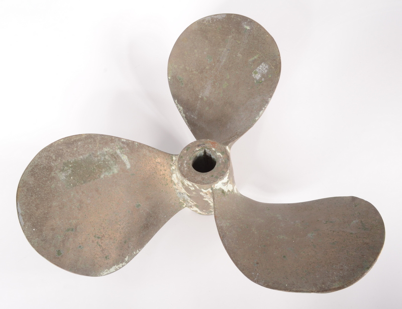 A brass propeller, diameter 40cm.