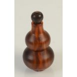 A horn double gourd snuff bottle, height 5.8cm.