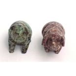Two hardstone models of pigs, height 4.5cm, length 8.7cm.