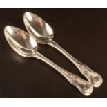 Silver cutlery, 9oz including two pieces with filled silver handles.