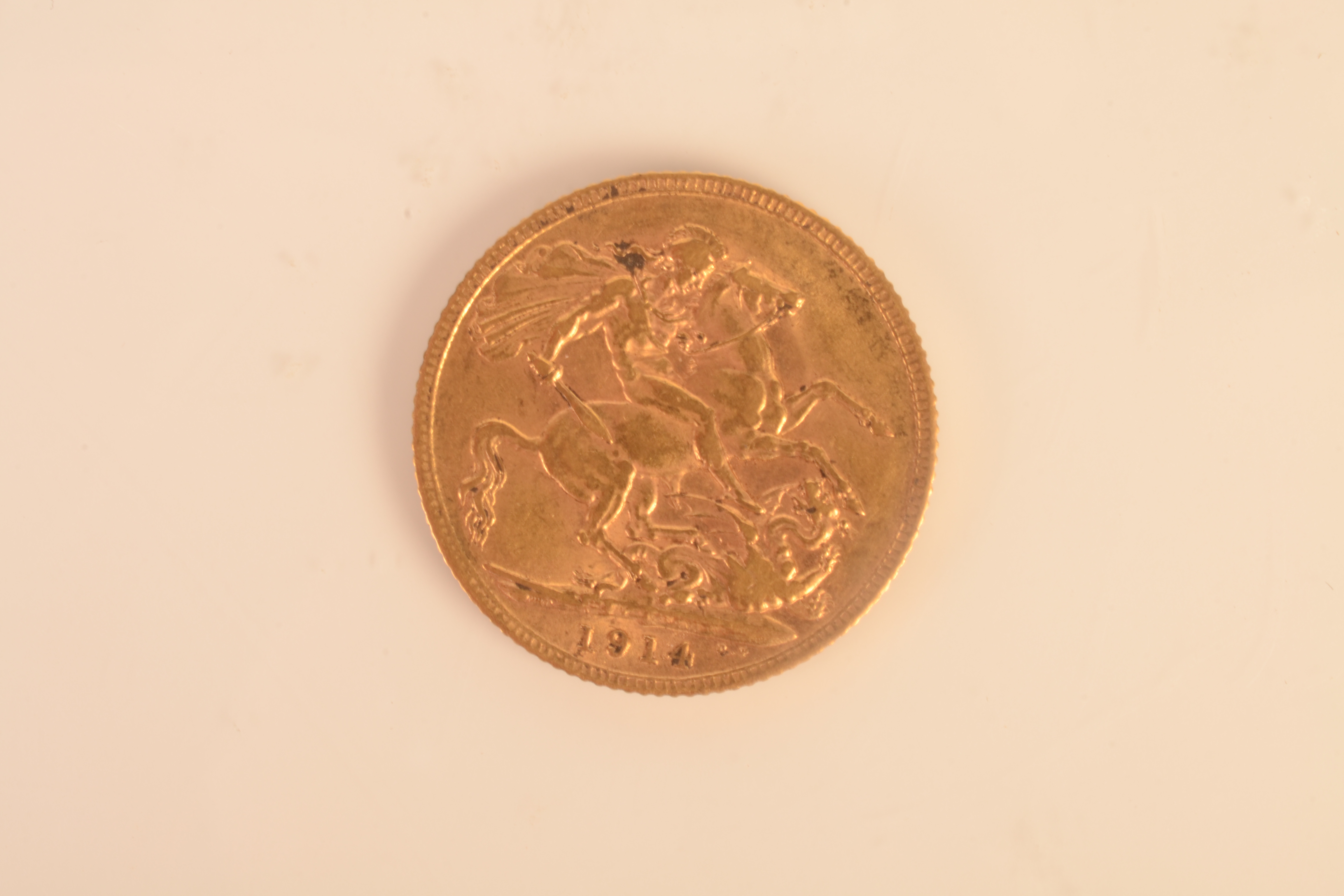 A gold sovereign 1914, extremely fine.