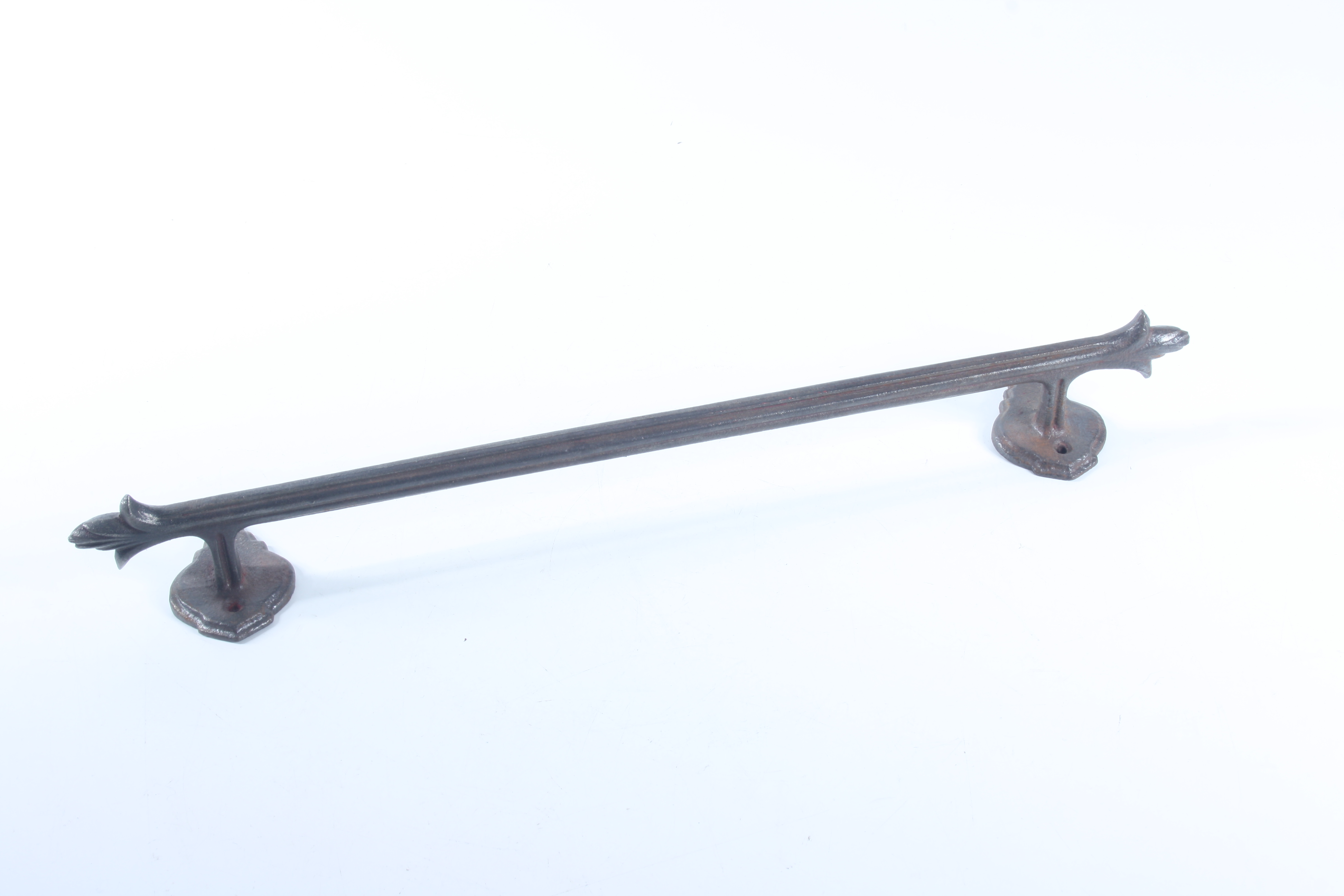 A cast iron door handle, length 48.5cm, width 7.2cm, depth 5.5cm.