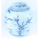 A large Chinese blue and white porcelain ginger jar and cover, height 29cm, diameter 27cm.