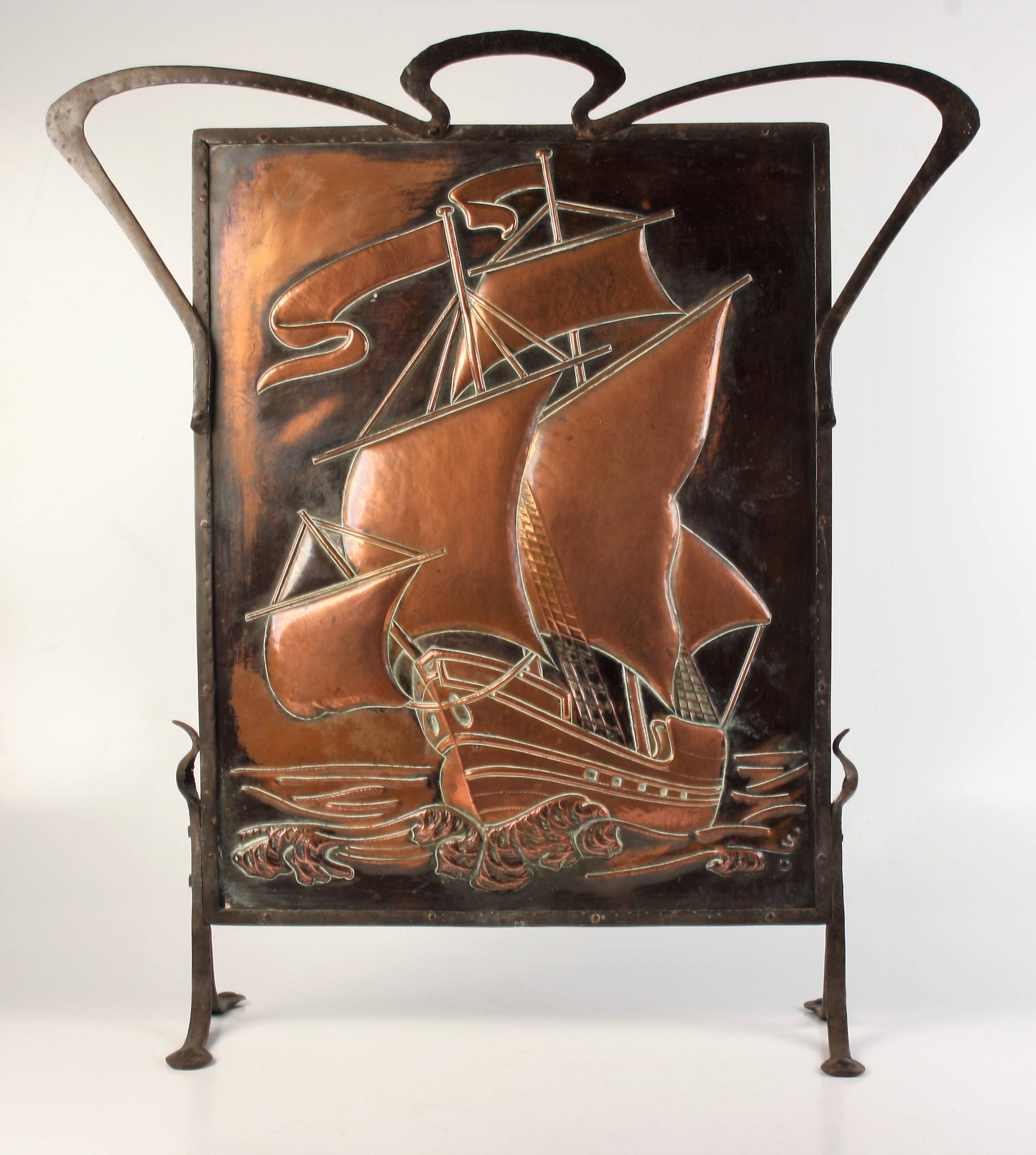 An Arts and Crafts Hayle copper and wrought iron firescreen, height 77.5cm, width 71.5cm.