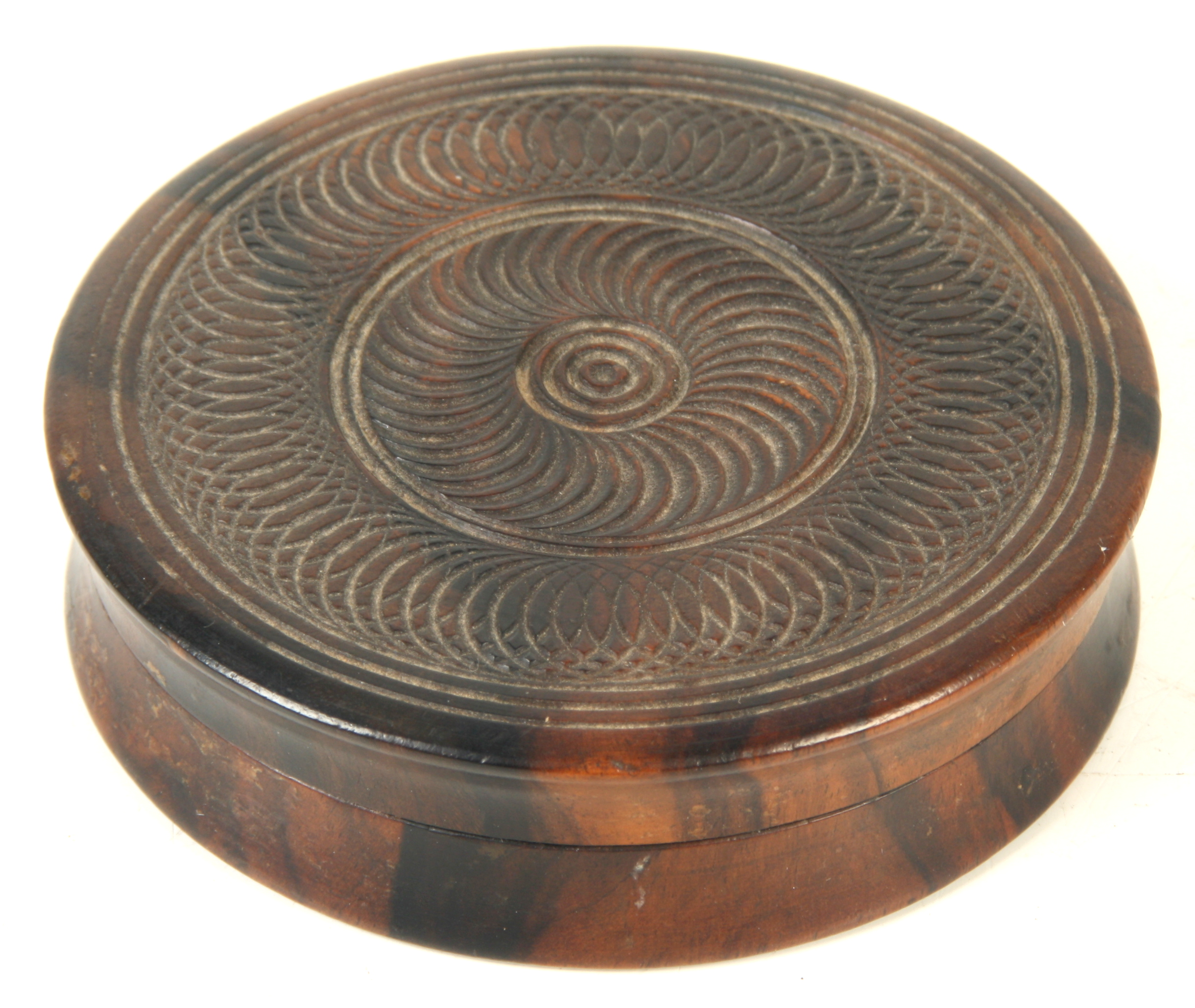 A coromandel circular snuff box, 19th century, height 1.8cm, diameter 6.8cm.