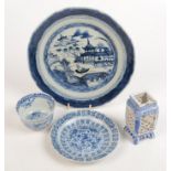 A Chinese blue and white export porcelain plate, 18th century, diameter 23cm,