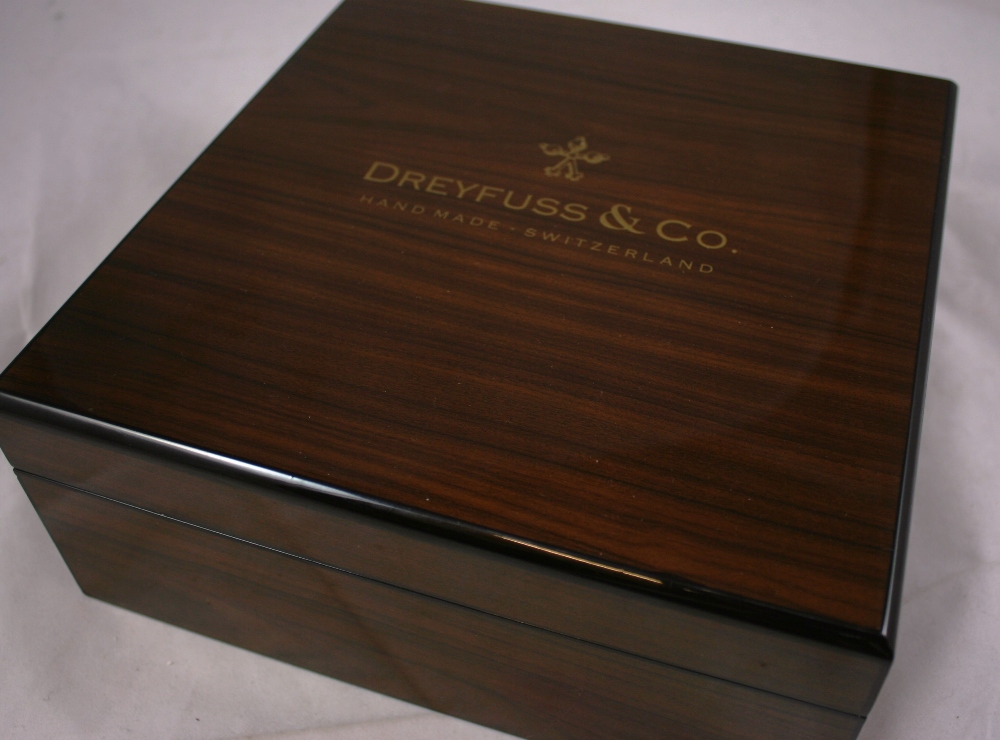 Dreyfuss & Co., a watch case, recent, to hold five wristwatches, 22 x 22 x 9 cm.