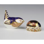 A Royal Crown Derby Imari pattern paperweight in the form of a ladybird with gold stopper 4cm