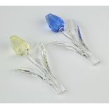 A Swarovski Crystal Tulip Blue 606546 2002, 9cm, a do. Yellow Tulip by Keiko Arai 657110/