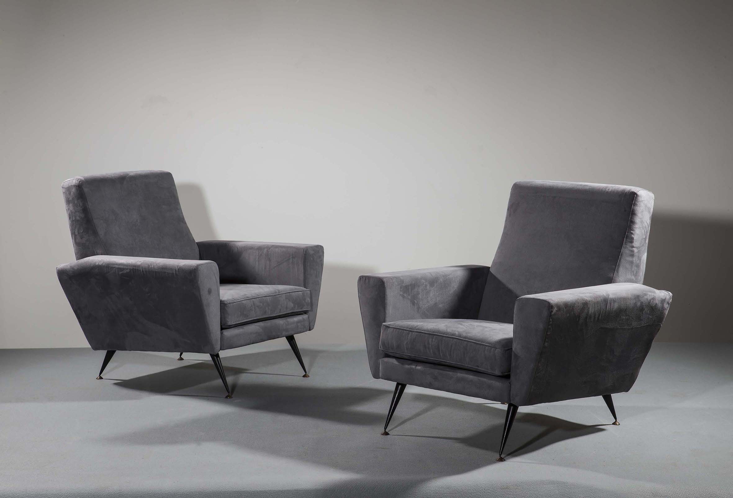 A FINE PAIR OF UPHOLSTERED EASY CHAIRS, - Image 2 of 2