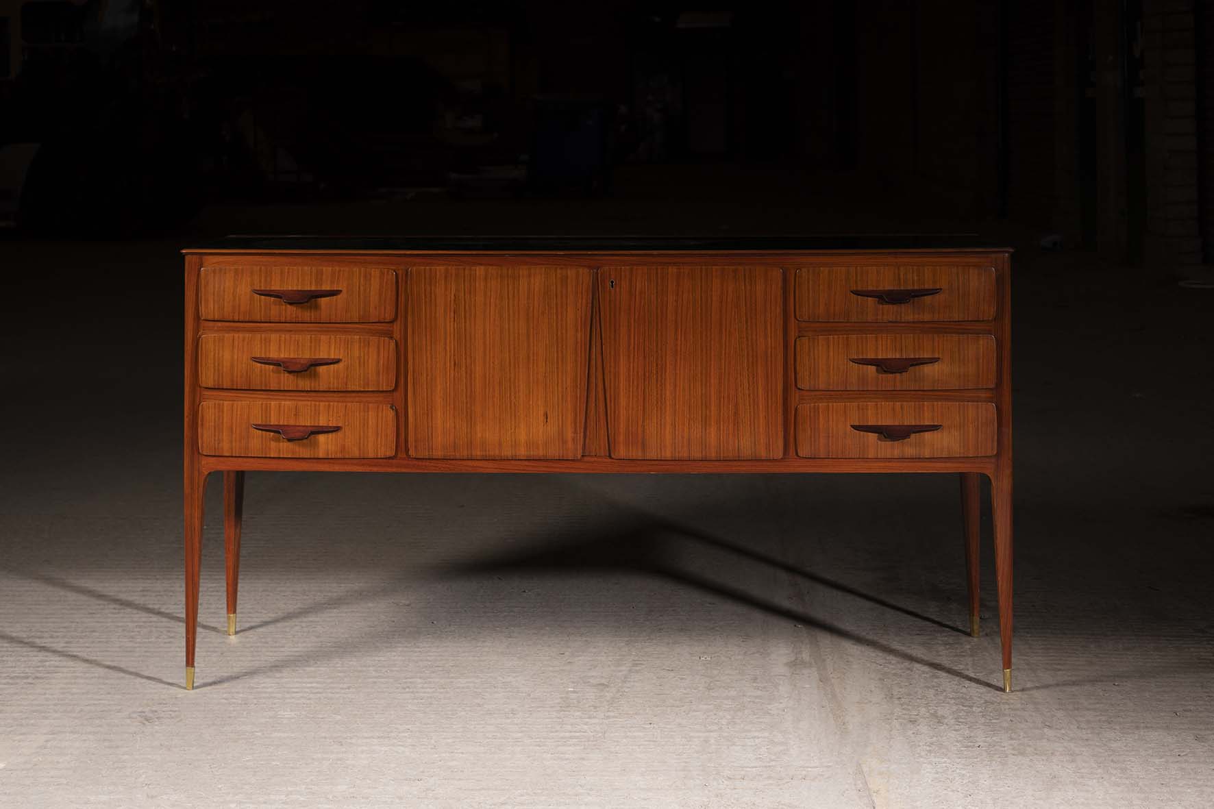 A FINE ROSEWOOD COCKTAIL CABINET, ITALIAN, c.1960, attributed to Vittorio Dassi, with a pair of