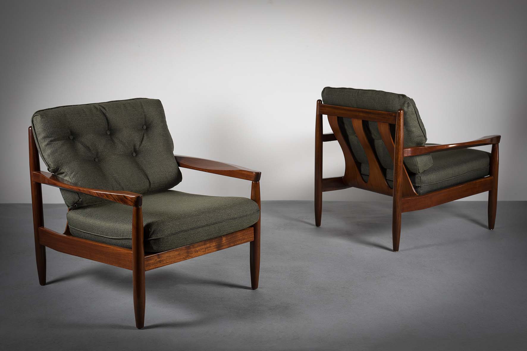 A FINE TEAK THREE PIECE SUITE, DANISH 1970s, the railed backs with shaped arms, on tapering legs,