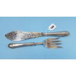 A PAIR OF GOOD QUALITY VICTORIAN SILVER FISH SERVERS with pierced foliate and boat engraved blades,