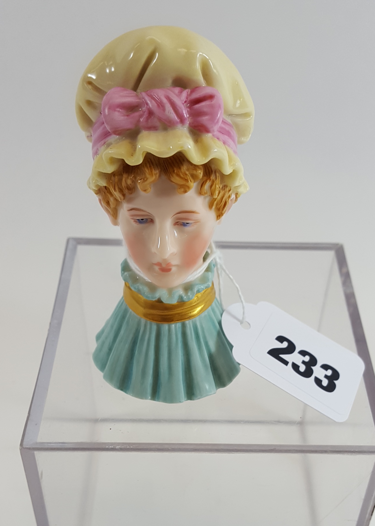 A LATE 19TH CENTURY ROYAL WORCESTER PORCELAIN CANDLE SNUFFER,