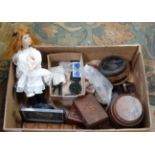 Box of miscellaneous items CONDITION: Please Note - we do not make reference to the