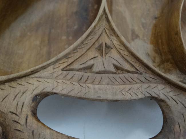 Carved hardwood dish CONDITION: Please Note - we do not make reference to the - Image 2 of 5