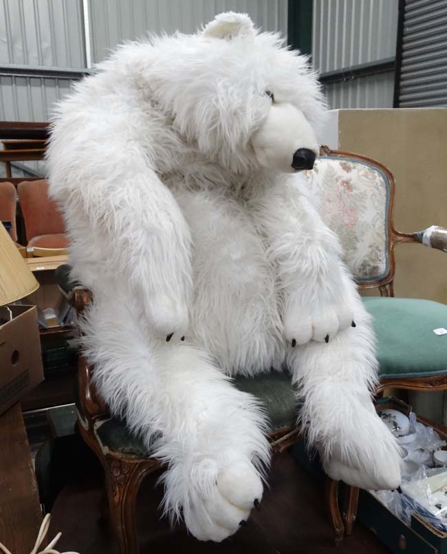 A large toy polar bear CONDITION: Please Note - we do not make reference to the - Image 3 of 3