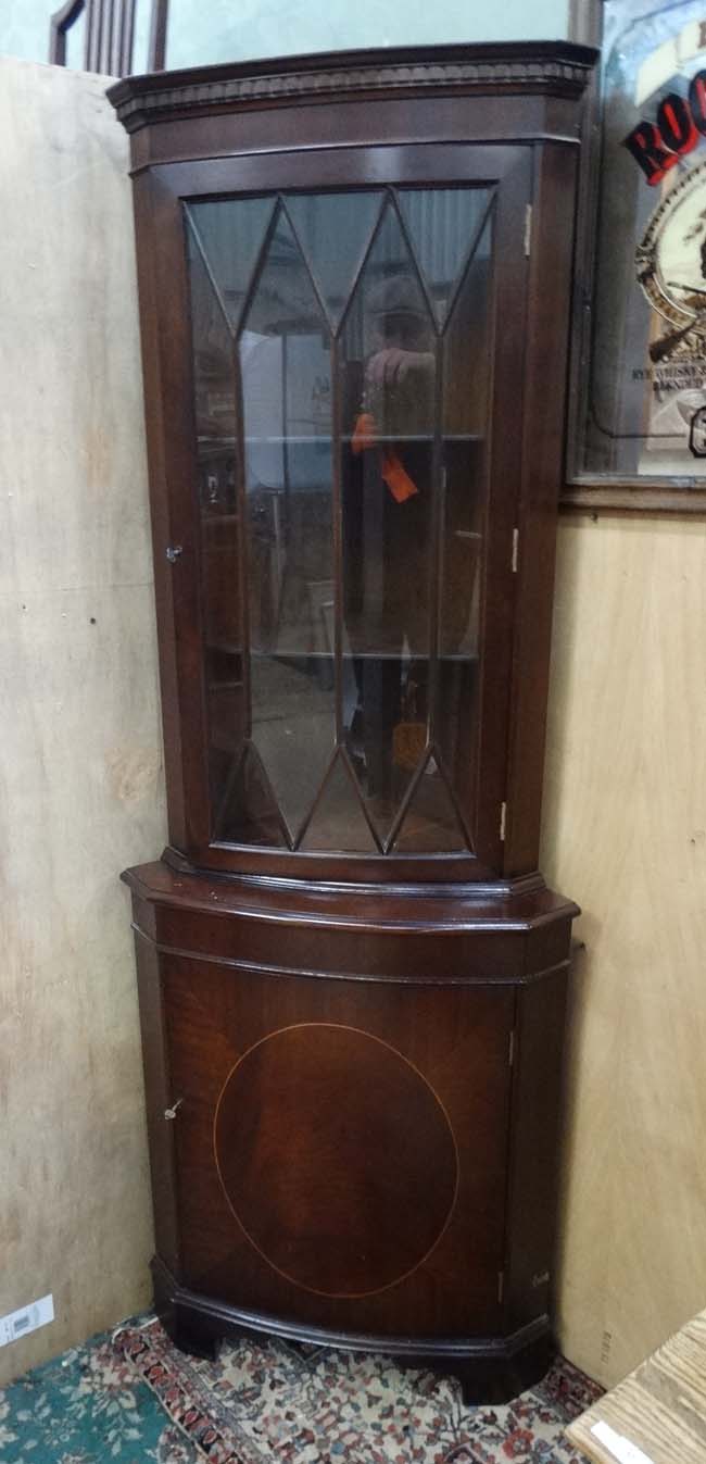 20thC corner cupboard CONDITION: Please Note - we do not make reference to the - Image 2 of 3