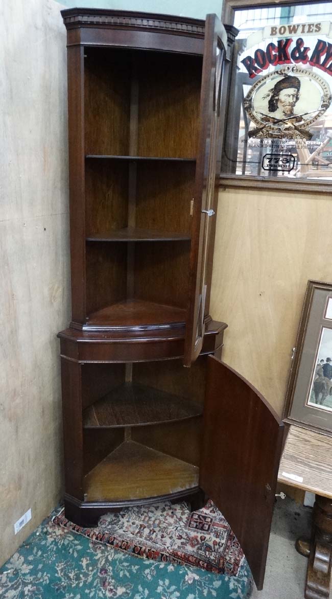 20thC corner cupboard CONDITION: Please Note - we do not make reference to the - Image 3 of 3