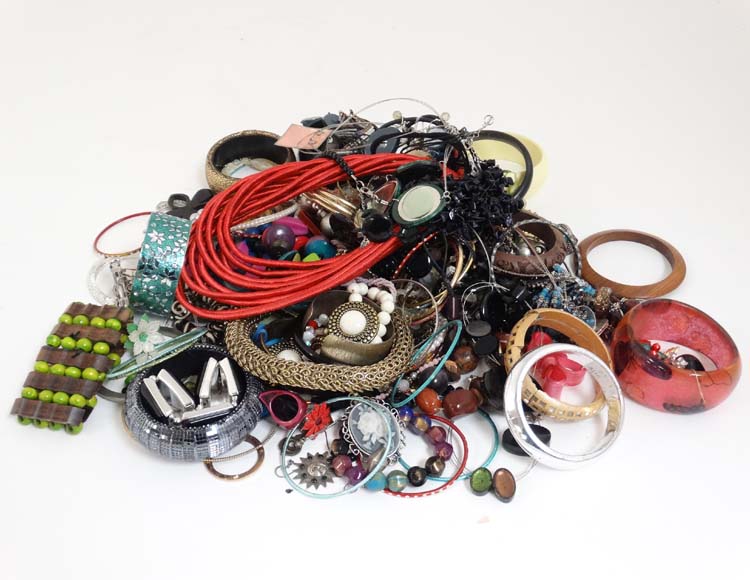 Assorted costume jewellery to include bracelets, - Image 3 of 8