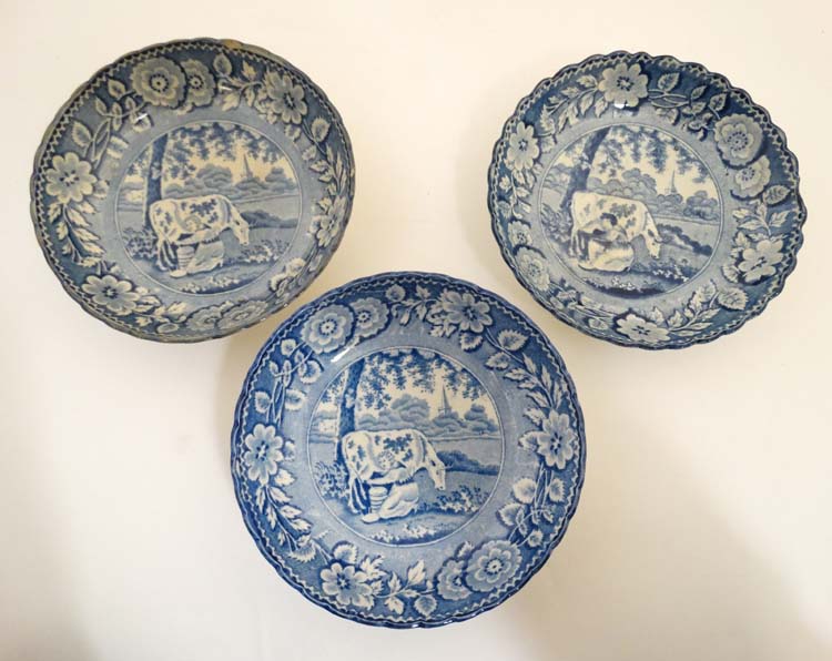 A set of three early 19thC pearlware transfer printed blue and white teacups / teabowl and saucers - Image 2 of 7