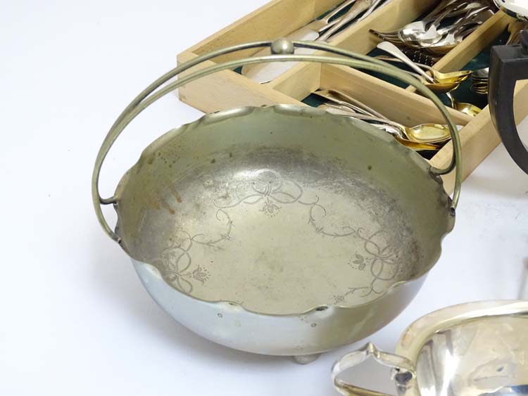 Assorted silver plated wares to include flatware, toast rack, - Image 6 of 10
