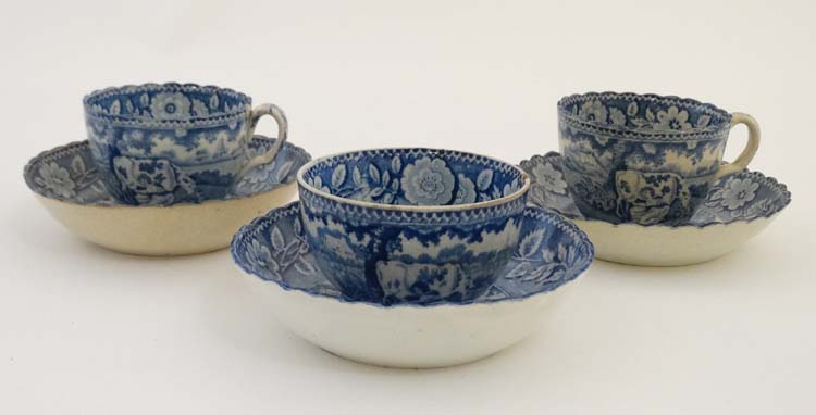 A set of three early 19thC pearlware transfer printed blue and white teacups / teabowl and saucers - Image 6 of 7