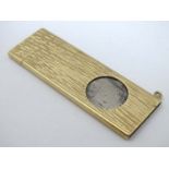 9ct gold cigar cutter : A .