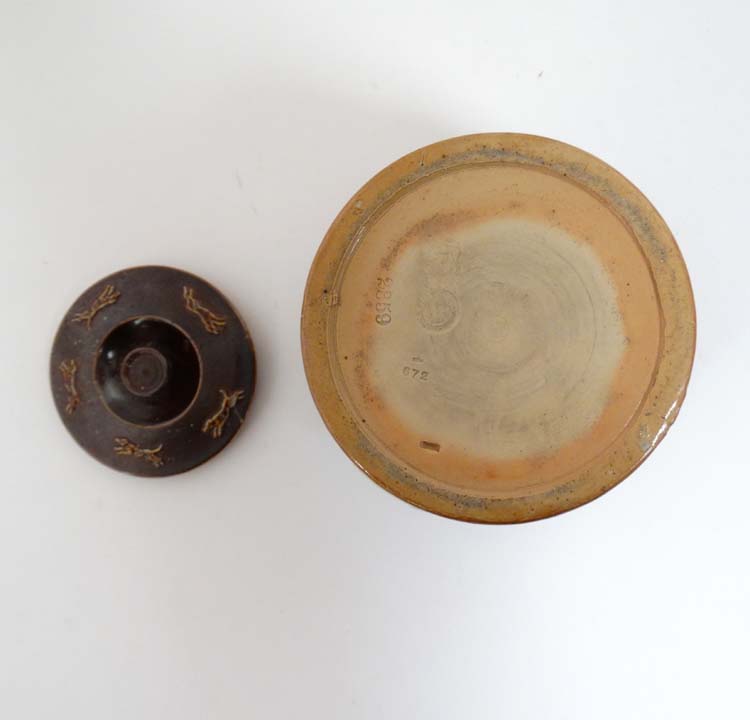 An early 20th C Royal Doulton salt glaze stoneware two- tone tobacco jar and lid decorated with - Image 3 of 7