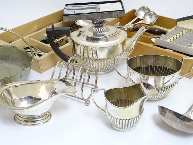 Assorted silver plated wares to include flatware, toast rack, - Image 5 of 10