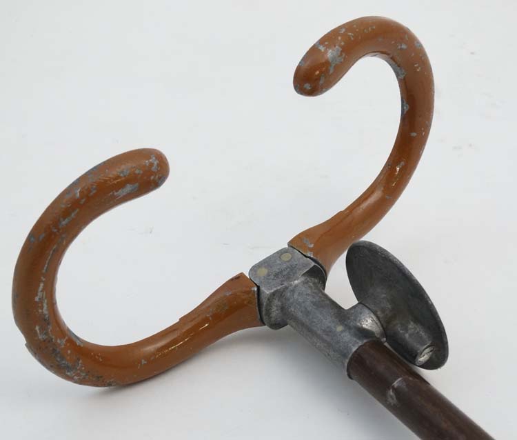 Shooting : a 'Howell of London ' folding walking stick shooting stick entitled ' The “Club “ Seat ' - Image 6 of 7