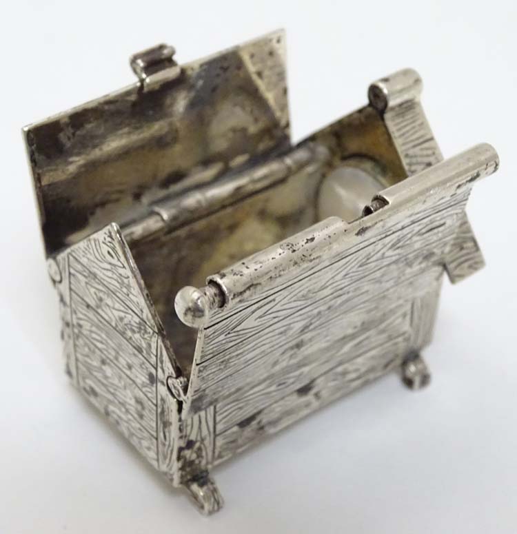 A novelty silver vesta case formed as a dog kennel / dog house with sprung action to roof, - Image 6 of 8