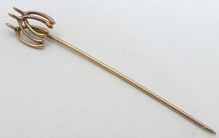 Equine / horse Riding Interest : A yellow metal stick in surmounted by 3 wishbones 2" long overall - Image 2 of 6