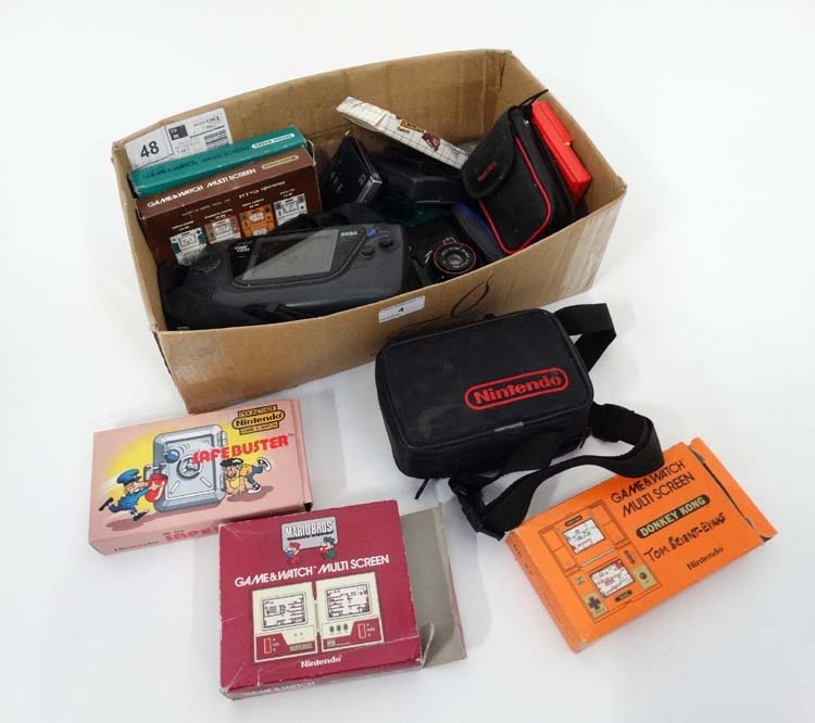 Box of vintage retro video games CONDITION: Please Note - we do not make reference