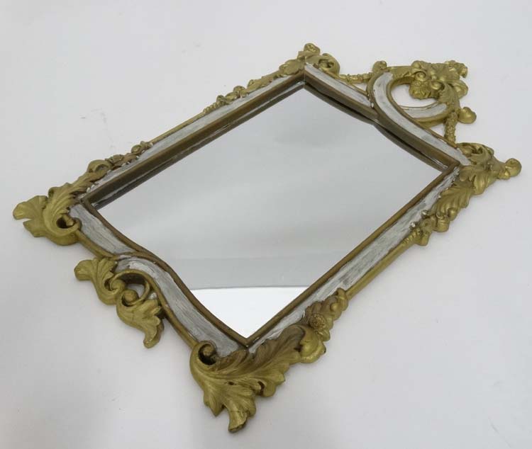 Small gilt mirror CONDITION: Please Note - we do not make reference to the - Image 2 of 3