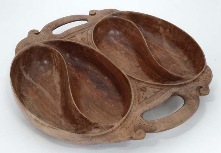 Carved hardwood dish CONDITION: Please Note - we do not make reference to the