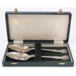 A cased pair of silver plate berry / serving spoons by Cooper Brothers & Sons Ltd. Sheffield.