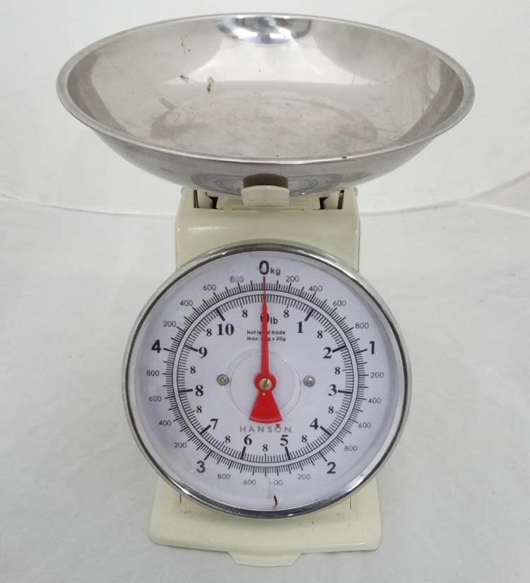 A set of Hanson kitchen scales measuring up to 10 pounds This lot is being sold for our nominated - Image 3 of 3