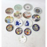 A quantity of collectable plates to include KPM Berlin Weihnachtsteller / Weihnachten 1980